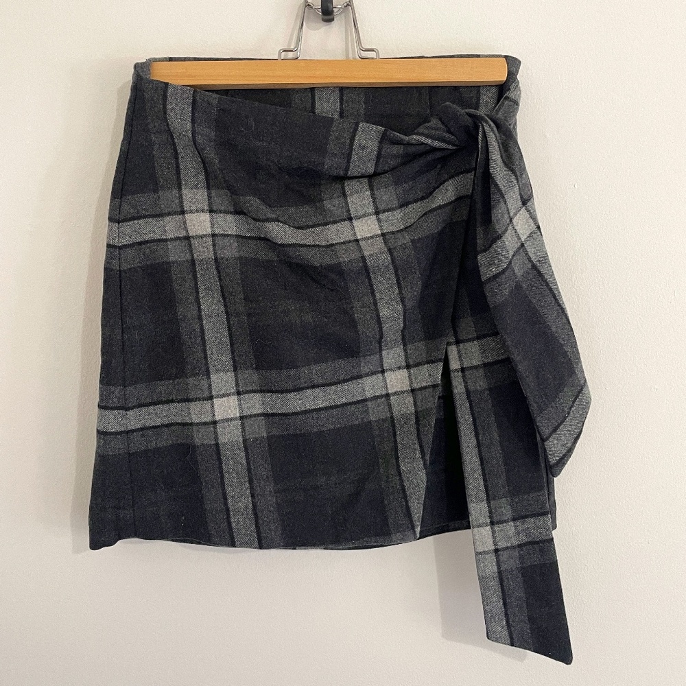 Aritzia Wilfred Dorine Wrap Mini Skirt Plaid Size 4